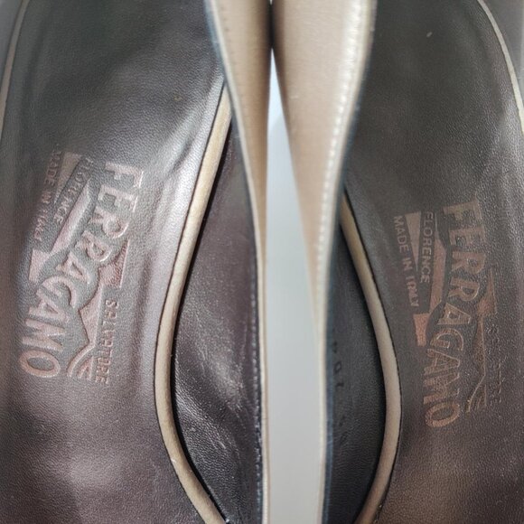Elegant Salvatore Ferragamo Satin Heel - Picture 5 of 8